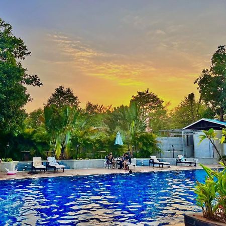 Pushpam Lords Resort Karjat- Pure Veg Exterior photo