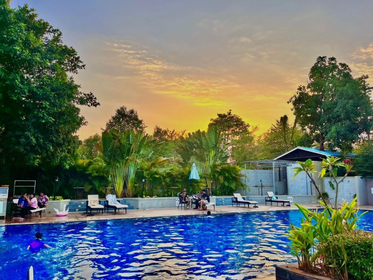 Pushpam Lords Resort Karjat- Pure Veg Exterior photo